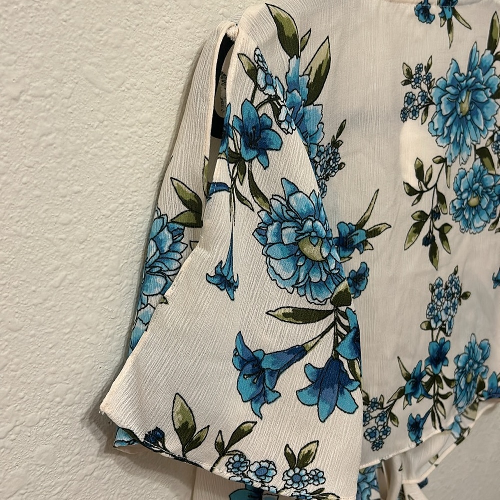NWT En Crème Wrap Crop Floral Blouse - Picture 4 of 6